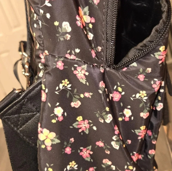 Backpack - Picture 8 of 9